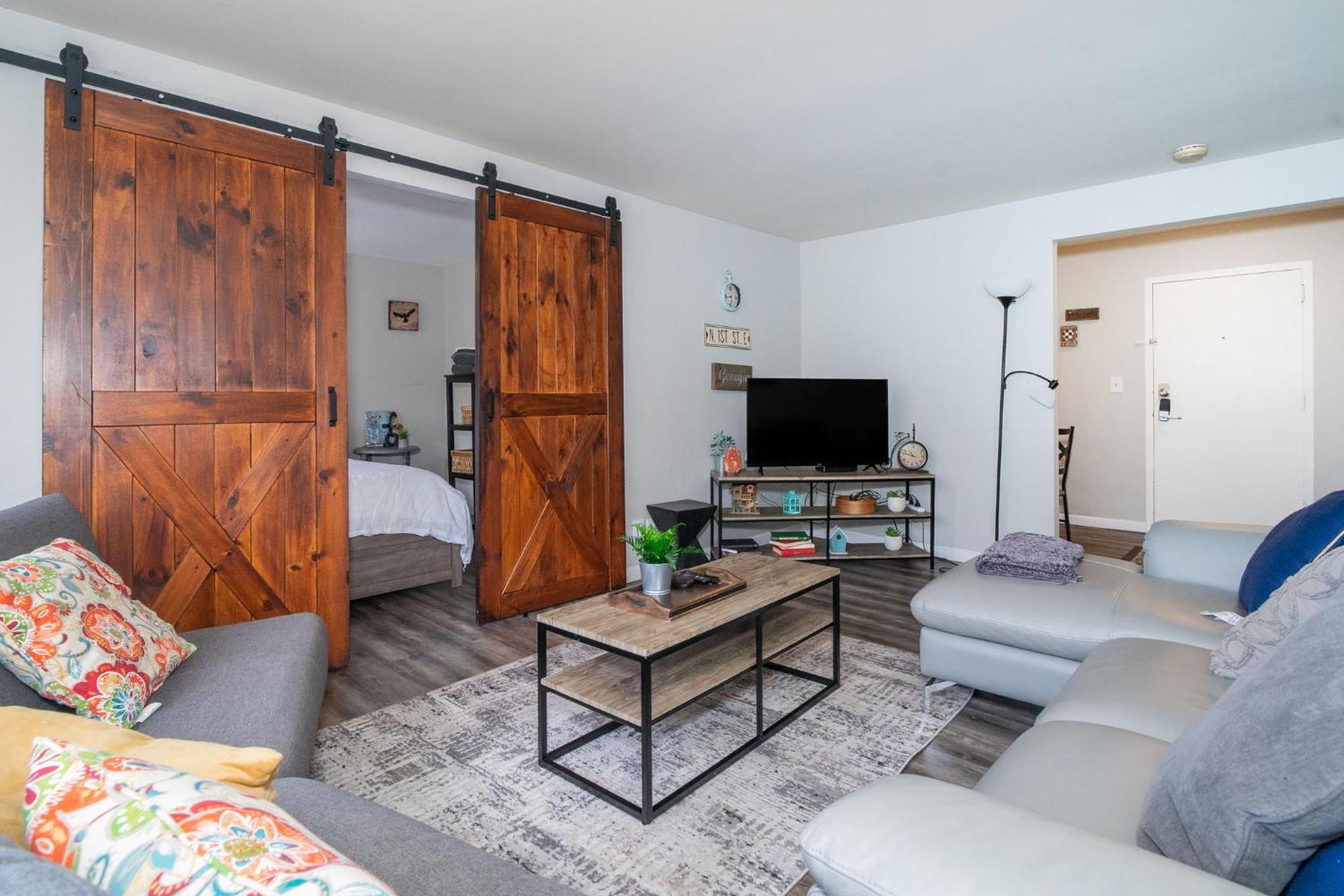 Welcoming Barn, 2 Bedroom & 1 Bath & Parking 애틀랜타 외부 사진
